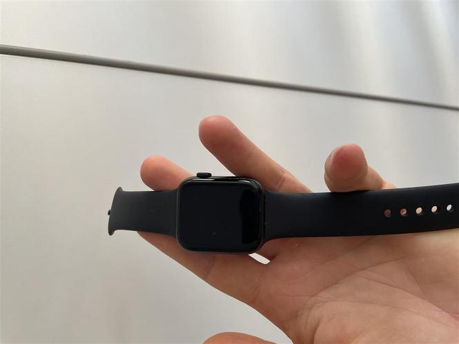 Prodajem apple watch serija 5