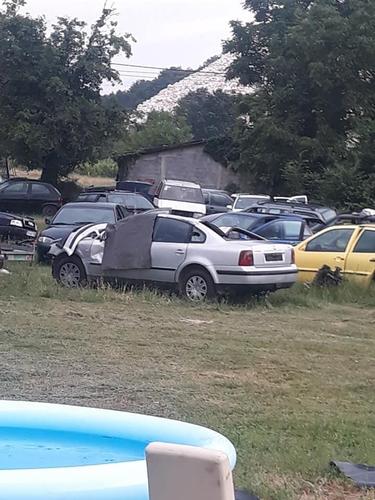 U djelove dosta  vozila