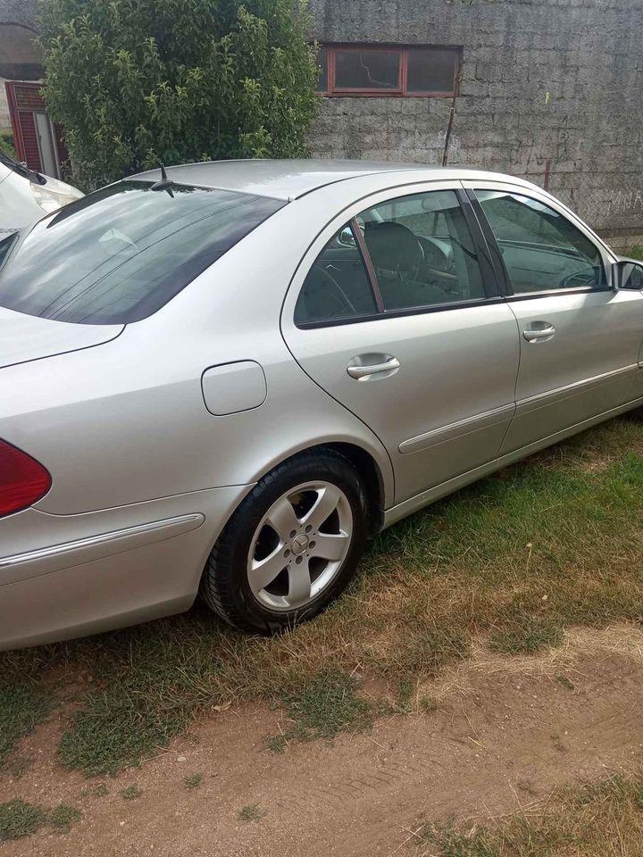 Mercedes-e220