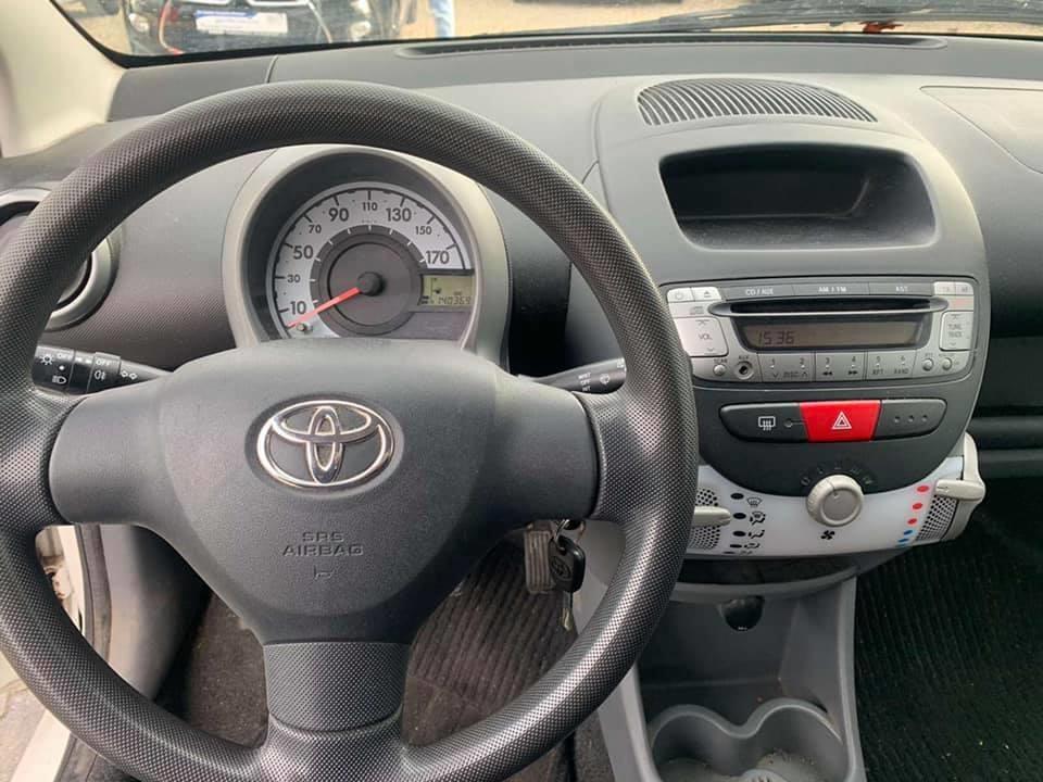 --PRODAJE-SE-TOYOTA-AYGO