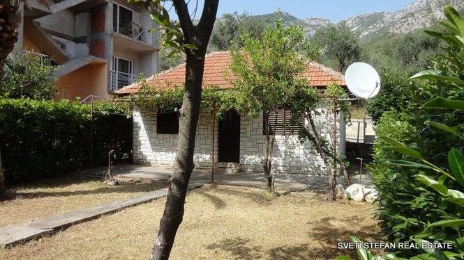 Plac povrsine 161 m2 u naselju Cucuci