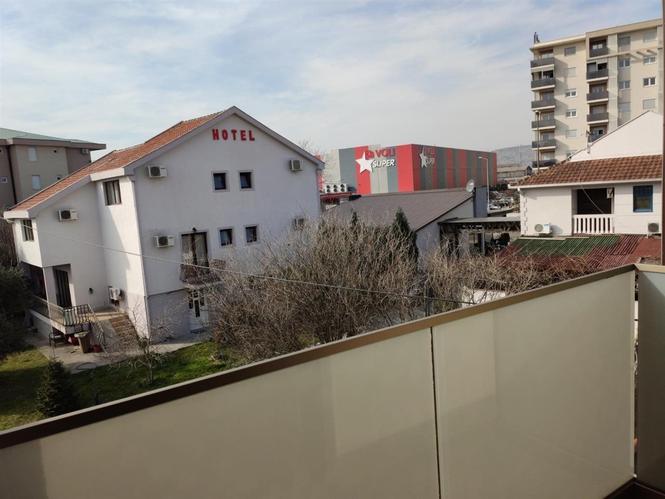 Prodajem stan pored Delte