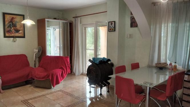 Sutomore, nova kuća ispod ceste