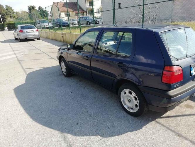 Golf1. 8 benzin plin