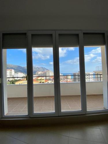 STANOVI I GARAŽE