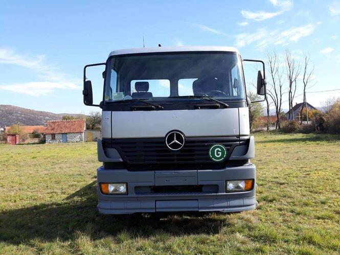 Mercedes Benz 2528