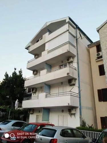 Prodajem stan33m2 u centru Budve na izuzetnoj lokaciji sve u