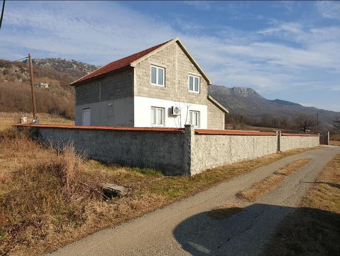 Kuca 135m2 Spuž 11km od Vezirovog mosta