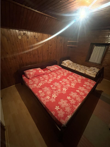 Izdajem jednosoban stan