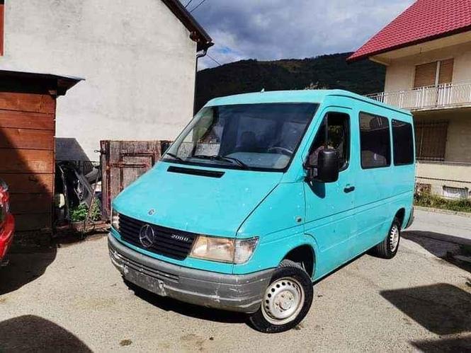 Mercedes sprinter 2.3 dizel dobro stanje moguca zamjena 0698
