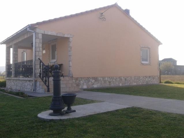Nova kuca od 90m2 na plac 2000m2 u Danilovgrad