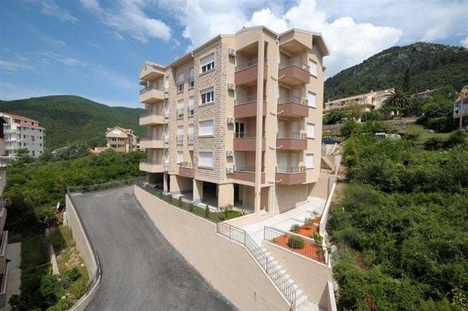 TROSOBAN STAN OD 95M2 U BUDVA