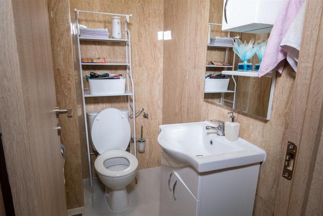 Na prodaju komplet namjesten dvosoban stan od 66m2, Budva