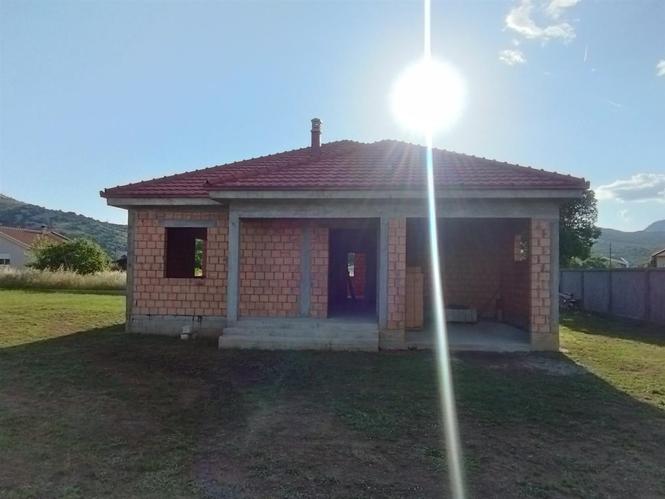 Prodajem Kucu 170 kvadrata Donji Kokoti