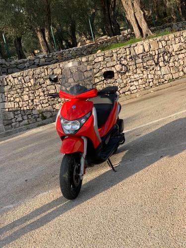 Piaggio_beverly250s 2007
