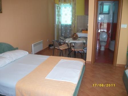 APARTMANI i SOBE lux opremljeni