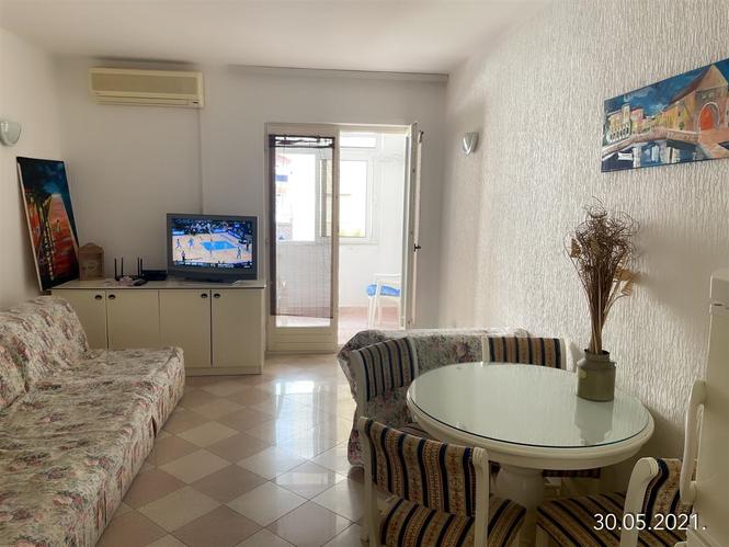 Izdajem apartman garsonjeru u Becicima
