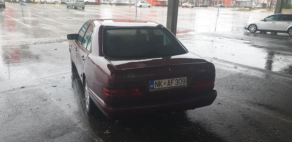 Mercedes-220-D