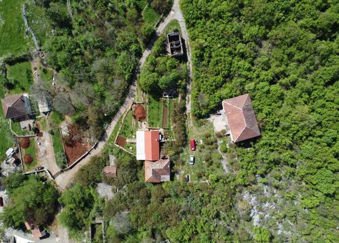 IZDAVANJE!!!Kamena kuca povrsine 300m2,Podgorica,Goljemadi