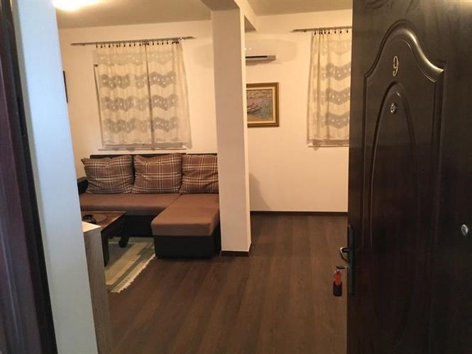 Izdajem dvosoban stan Budva