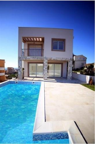 Moderna vila od 300m2 u Budva