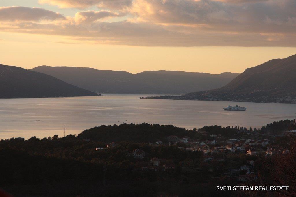 Smješteni-u-brdima-oko-Tivta--apartmani-
