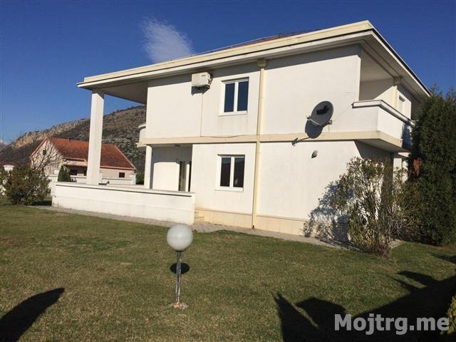 IZDAVANJE, KUĆA 300m2 TOLOŠI I PLAC 1200m2