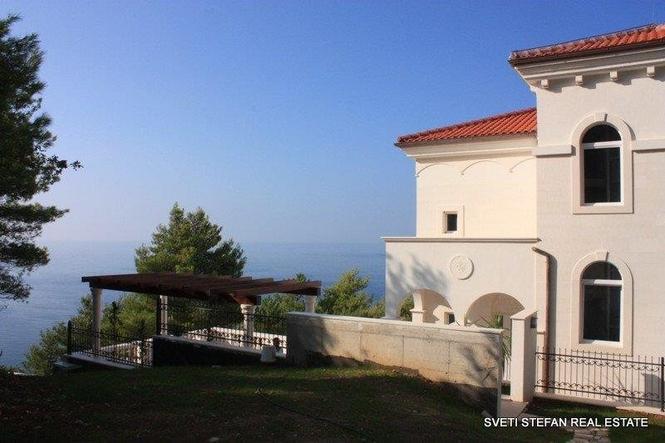 Vila povrsine 805m2 Sveti Stefan