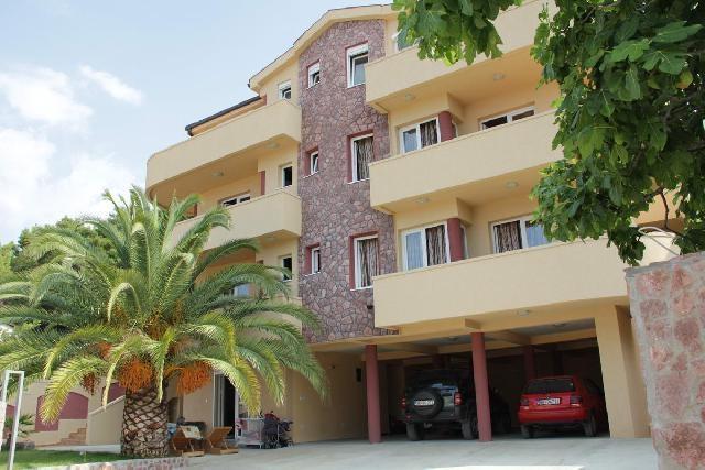 Izdajem apartmane u luksuznoj Villi