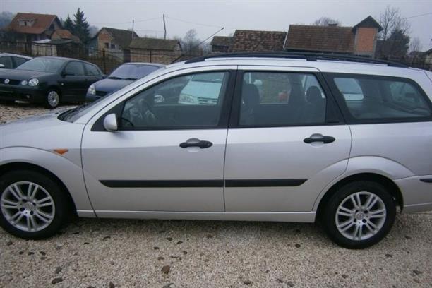 Ford Focus -04
