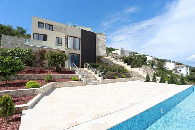 Prodaje se vila u Krasicima, Tivat