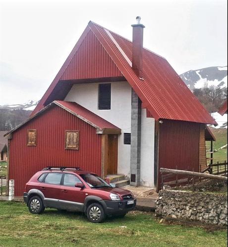 Prodajem kuću na Žabljaku