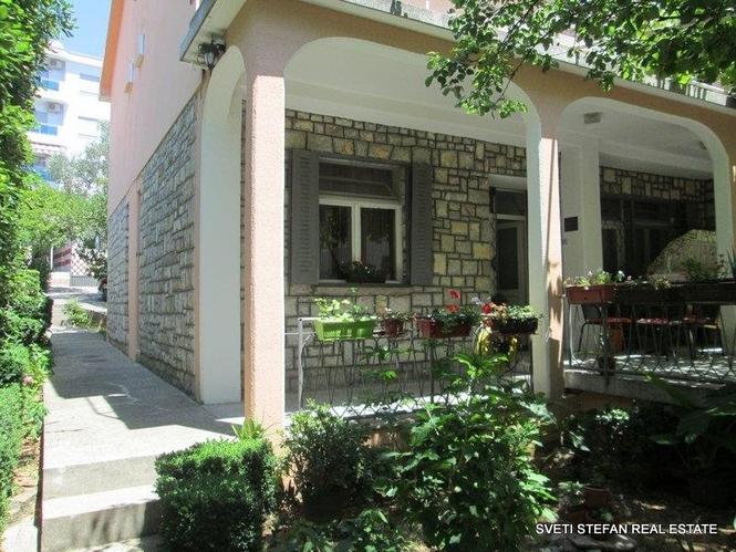 Kuca povrsine 240 m2 Petrovac