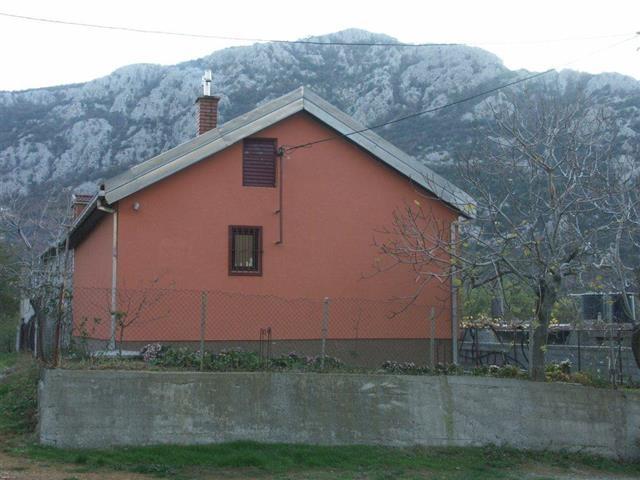 Izuzetnu kucu u DJURMANIMA - CANJ