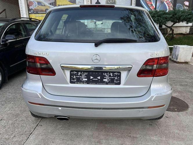 Prodaje se Mercedes b200