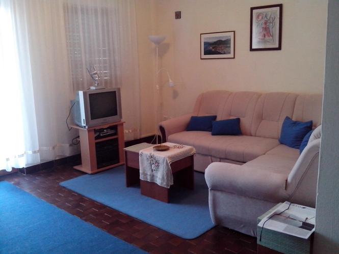 5772- AKTUELNO - Kuća, dva trosobna stana, Kavač