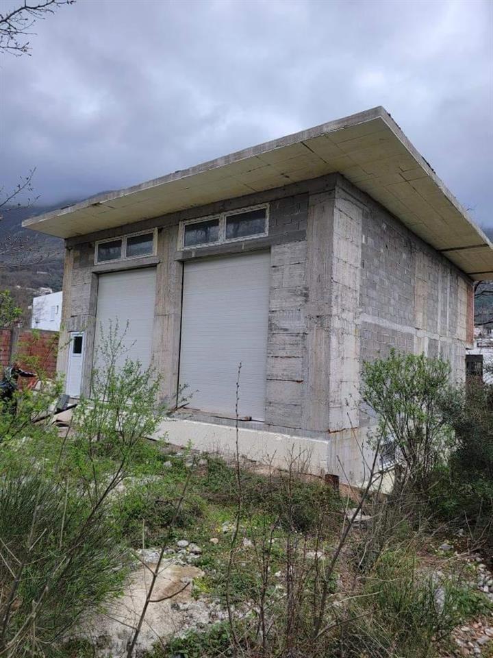 Sutomore--urbanistička-parcela--objekat-275m2