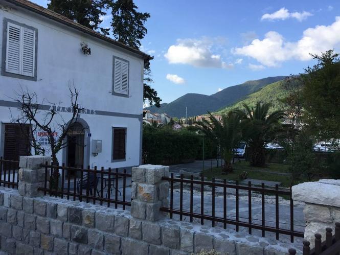Kuca na samoj obali mora u CENTRU Tivta