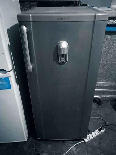 Frizder samsung sa difuzorom za vodu odlican&#55357&#56841&#55357&#56396