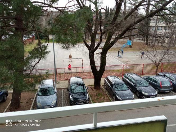 Izdavanje dvosoban stan Preko Morače