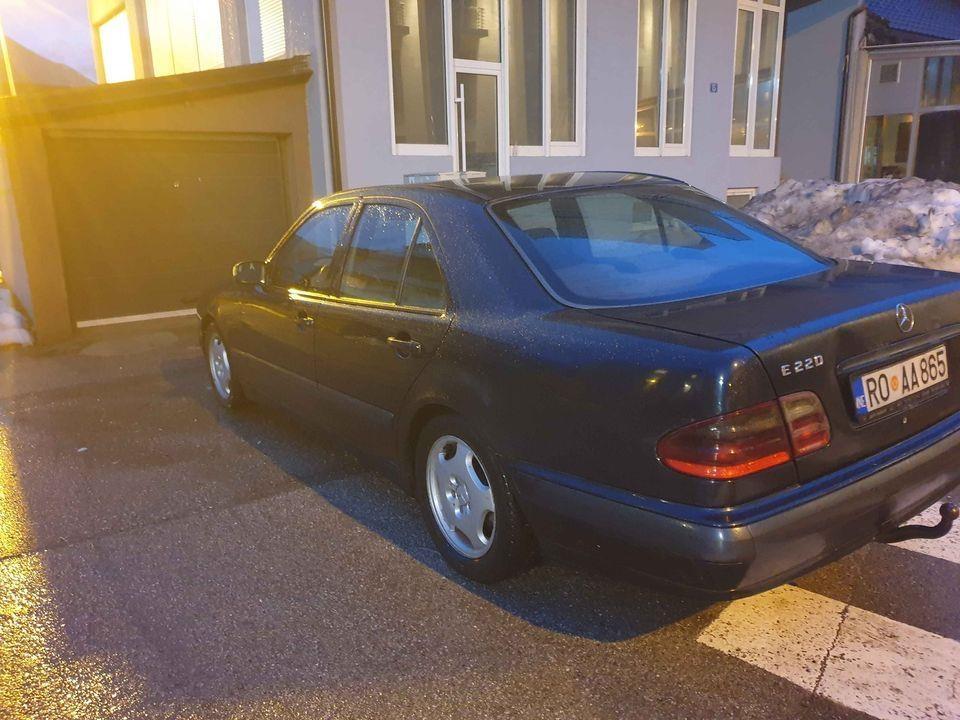Mercedes-e-220cdi-105kw-2001god