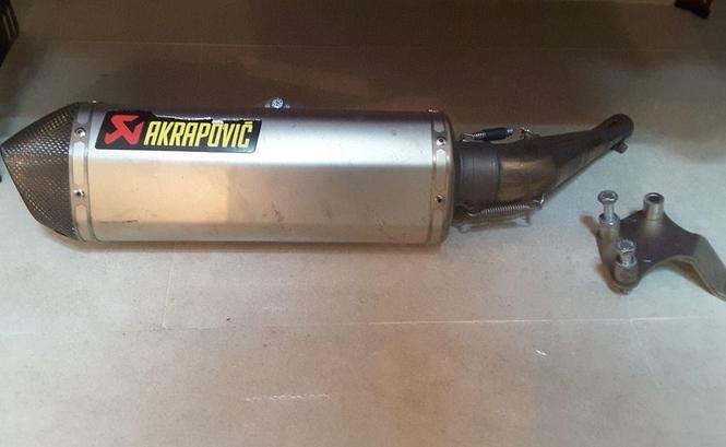 ORIGINAL AKRAPOVIC placen 800 e