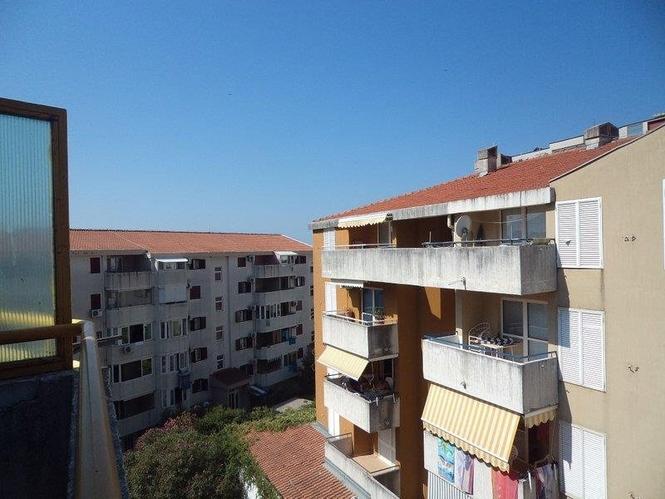 Stan povrsine 48 m2 u neselju Adok