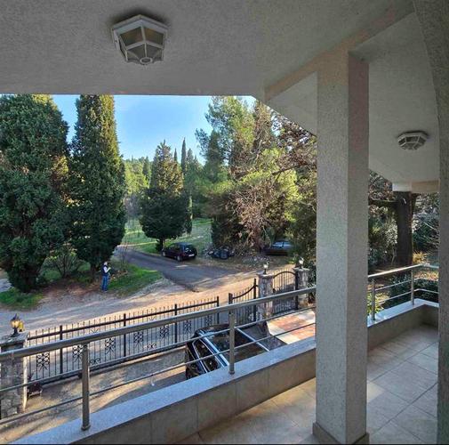 IZDAVANJE!!Dvospratna kuca povrsine 500m2,Podgorica,Gorica C