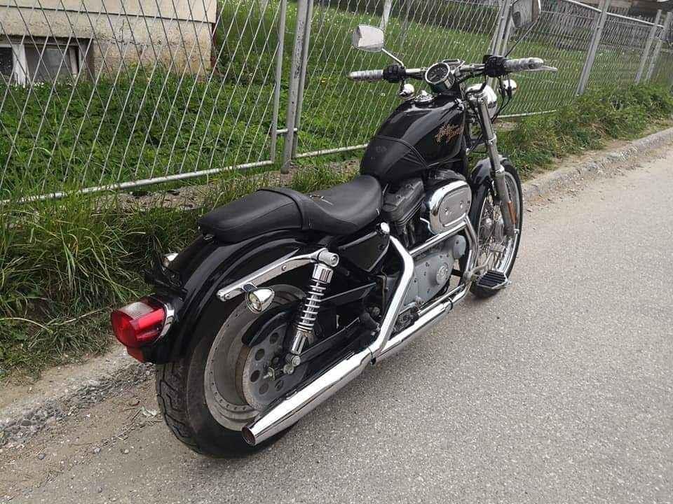 Harley-Davidson-sportster-custom-883