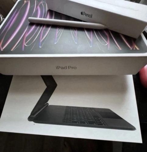 Apple iPad Pro 6th Gen 2022, 12.9-inch, 256GB, WiFi Cellular