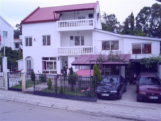 Kuca 400m2 sa placem 750m2 u Bar