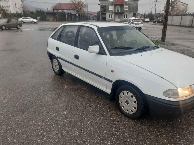 Opel astra 1998 god. 1.4 44kw benzin plin