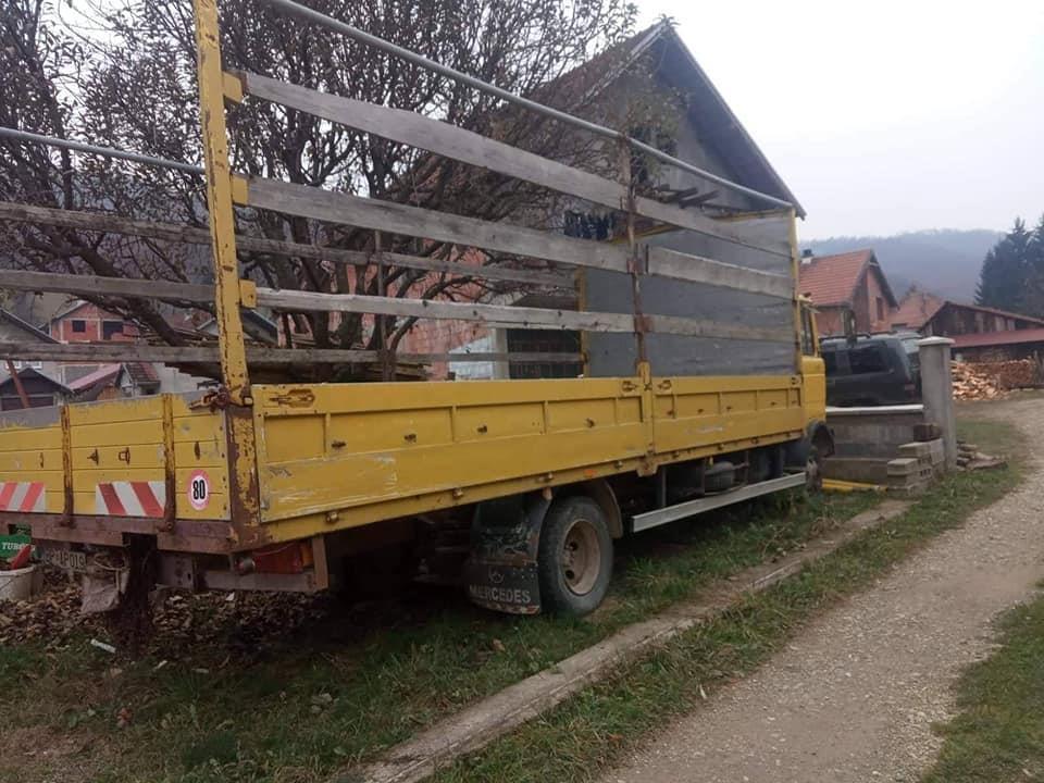 Na-prodaju-Mercedes-813