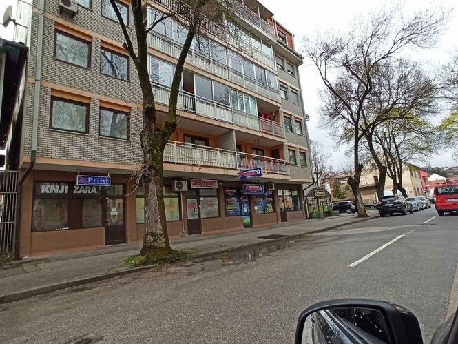 Izdajem poslovni prostor Doboj